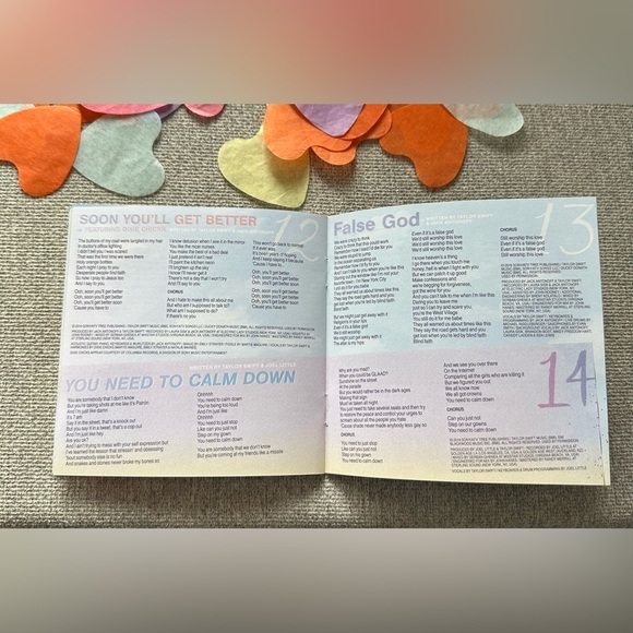 Taylor Swift signed Lover booklet with ME! cd - Picture 8 of 13